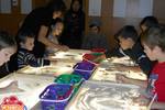 В Детской студии анимации «Мультфильм своими руками» (г. Луга) прошли два мастер-класса по рисованию песком "Угадай и нарисуй!"