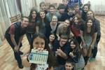 Победитель в акции "От слов - к делу", приуроченной к Всемирному дню борьбы со СПИДом (фото с подарком)