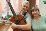 Руководитель клуба самодеятельной песни "Свечи" (Кольцово) Сергей Семёнов принял участие в концерте "Золотая осень"