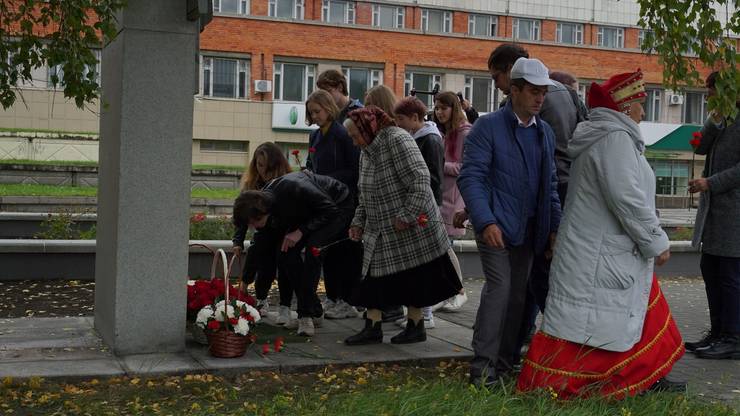 vozlozhenie-cvetov.jpg